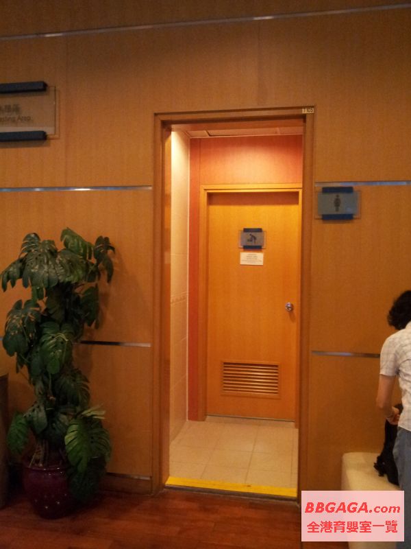 入口, 近二樓女廁